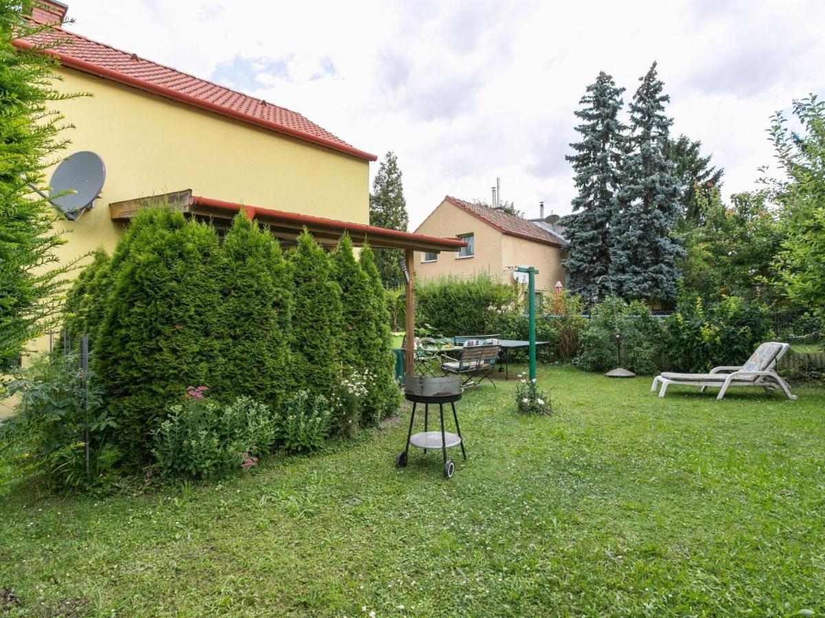 Lively Holiday Home In Wien With Private Garden Екстериор снимка