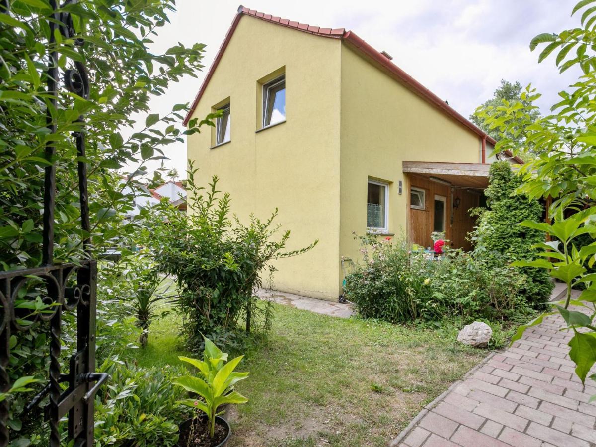 Lively Holiday Home In Wien With Private Garden Екстериор снимка