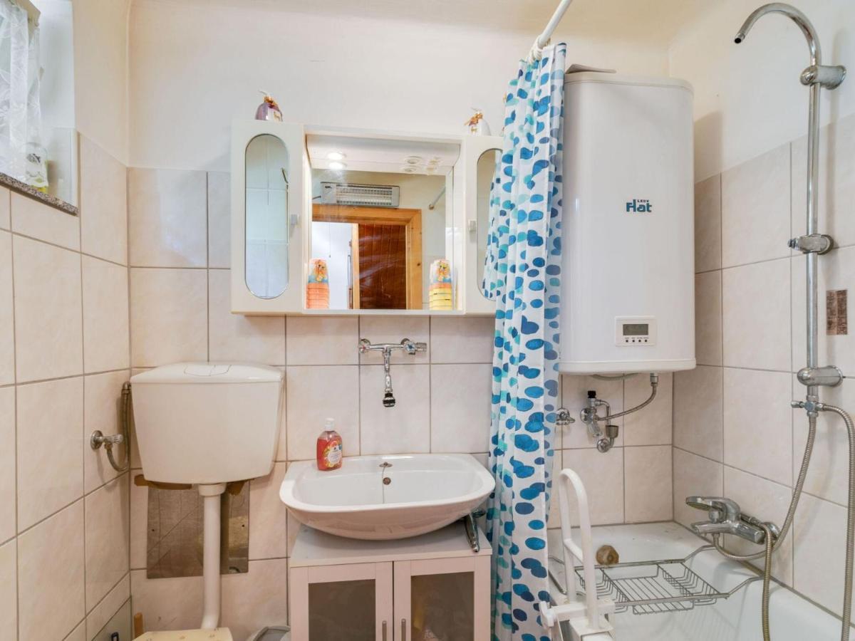 Lively Holiday Home In Wien With Private Garden Екстериор снимка
